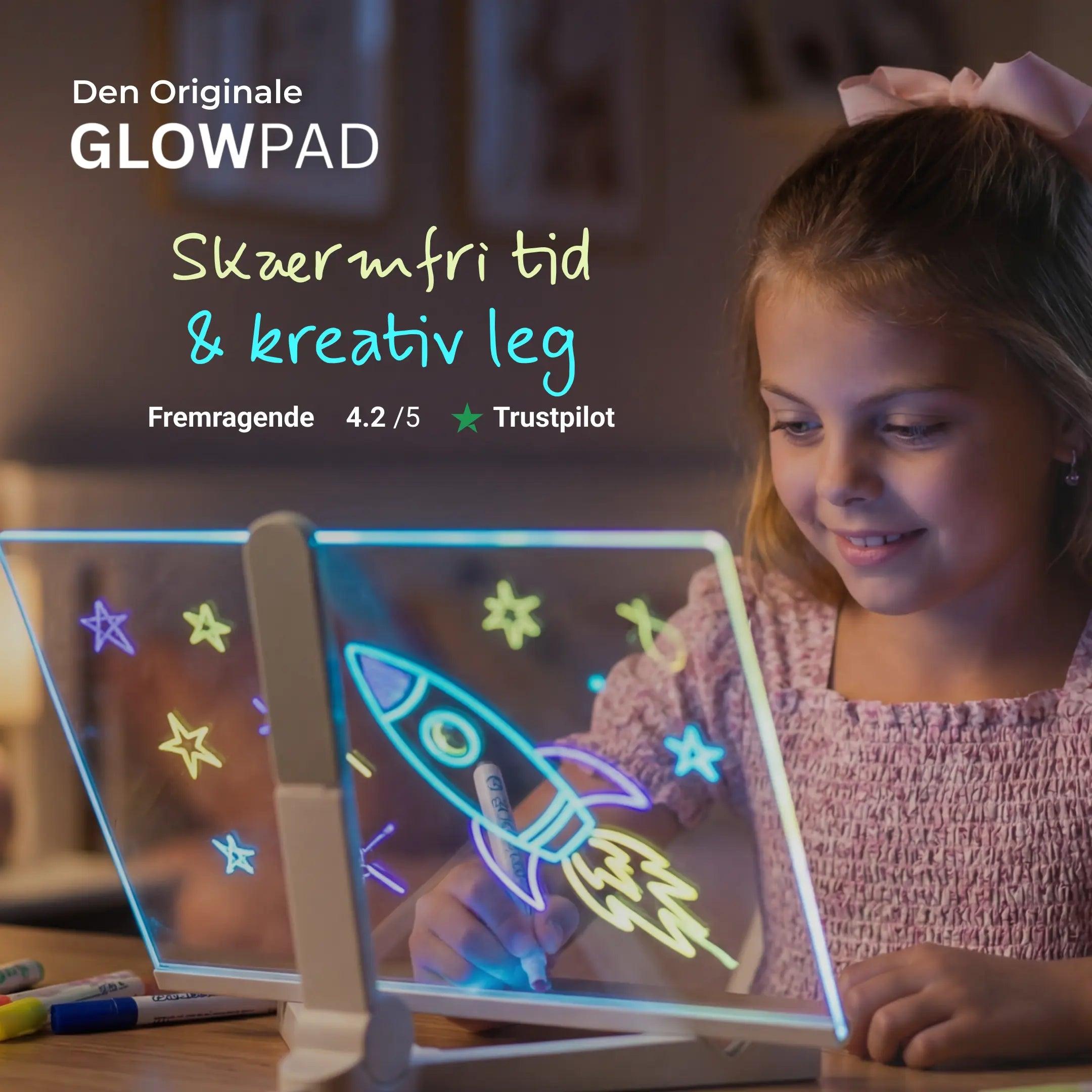 Barn der tegner en lysende raket på Den originale GlowPad lysende tegneplade