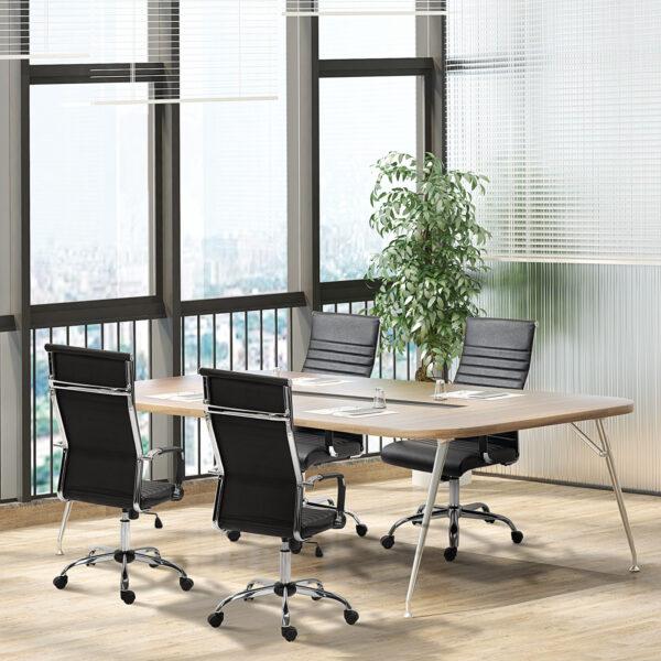 Sort ergonomisk chefstol med vippefunktion og kunstlæder