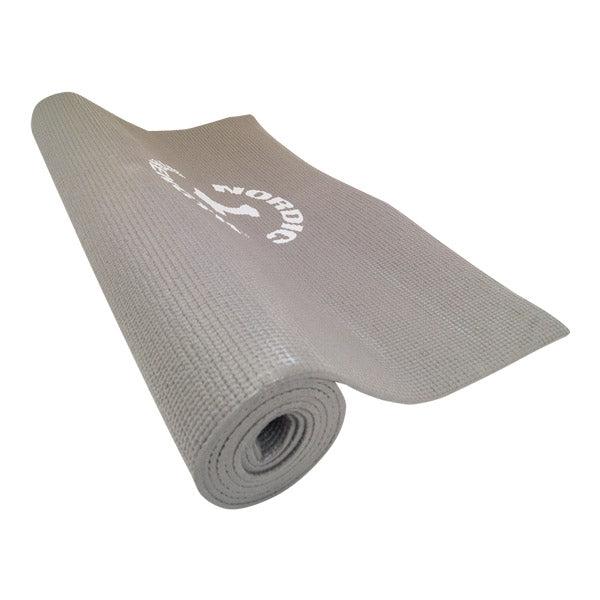 Grå Nordic Strength yogamåtte i 8 mm ekstra tyk polstring rullet ud på gulv