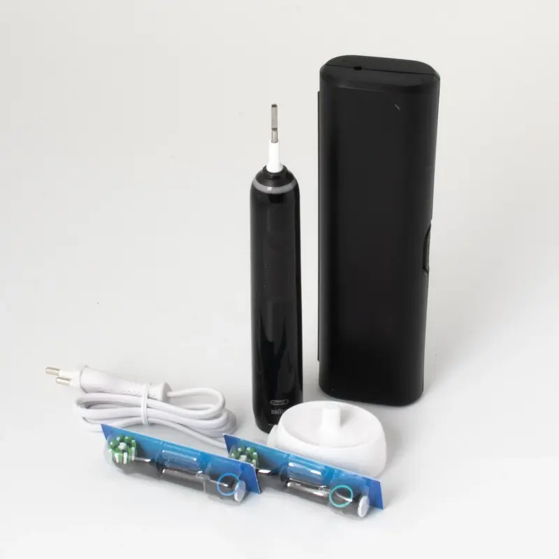 Oral-B Pro 3500 sort elektrisk tandbørste med rejseetui